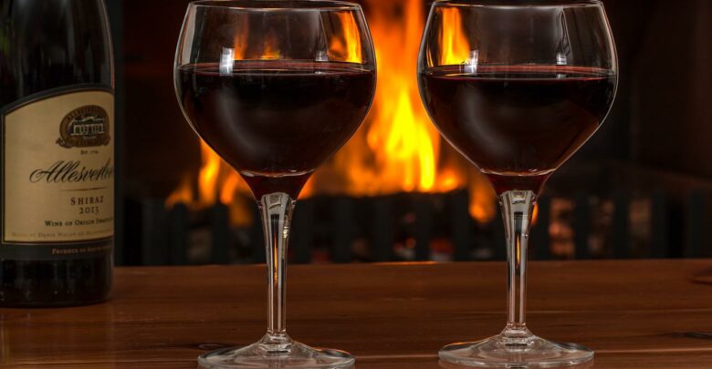 sklenice-cervene vino