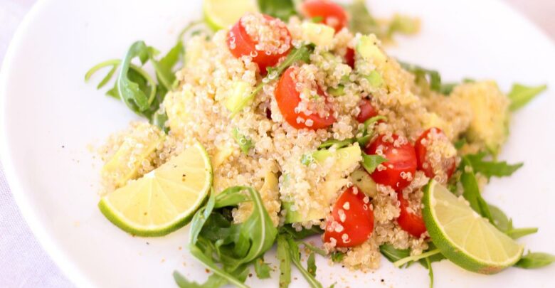 quinoa-sacharidy-salát